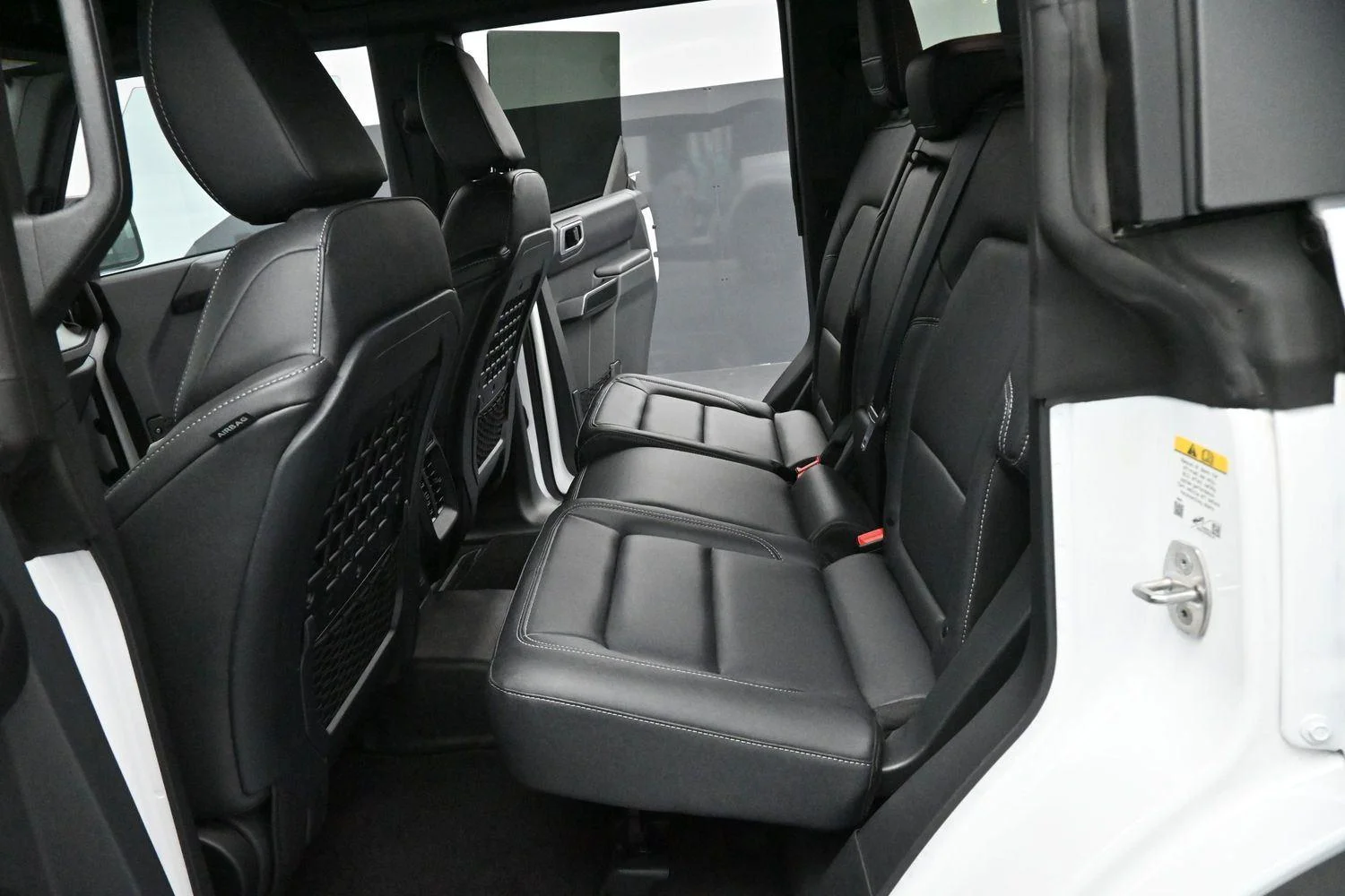 Used 2025 Oxford White Ford Badlands image 29