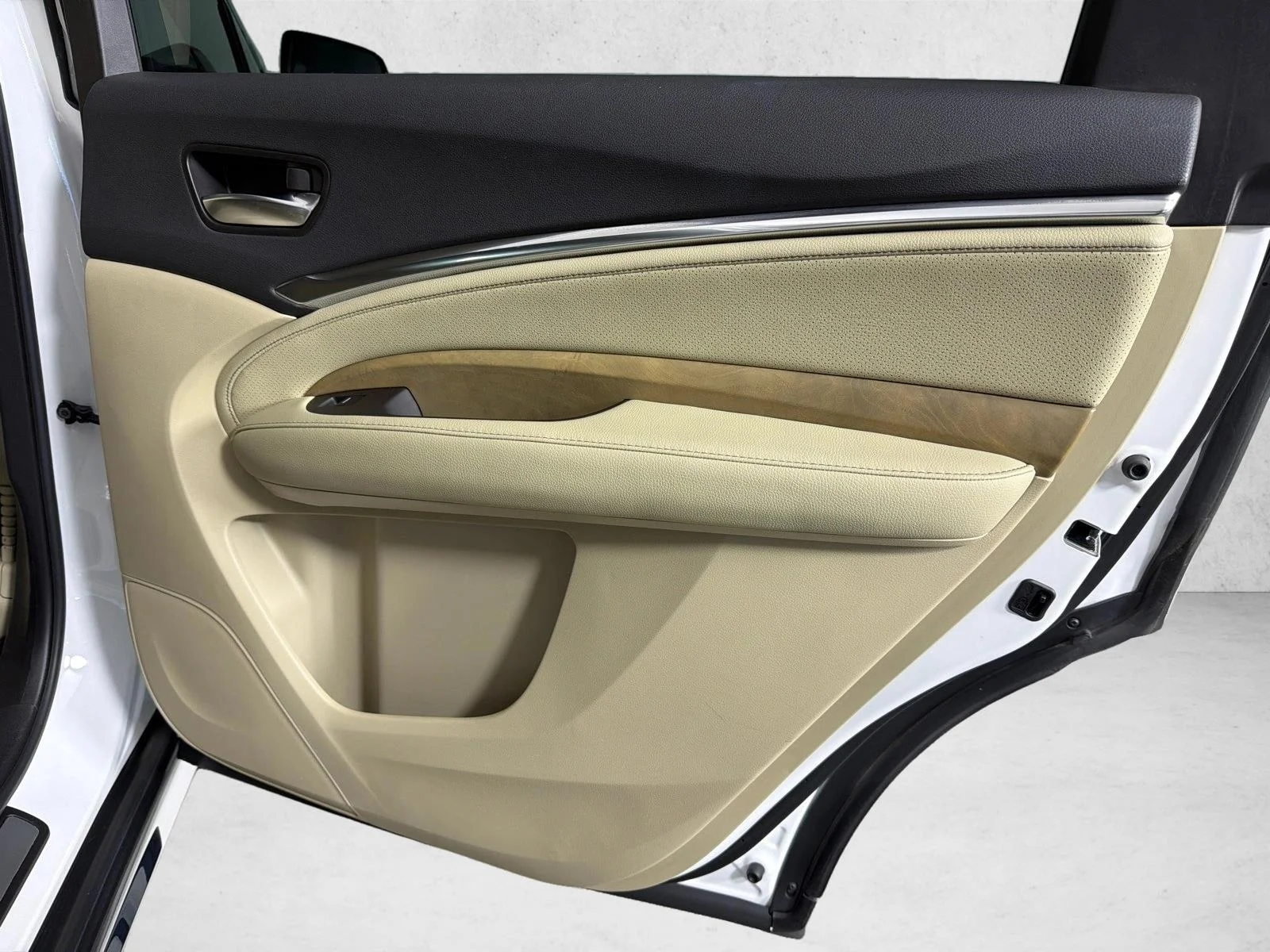 Used 2020 White Acura w/Technology Pkg image 18