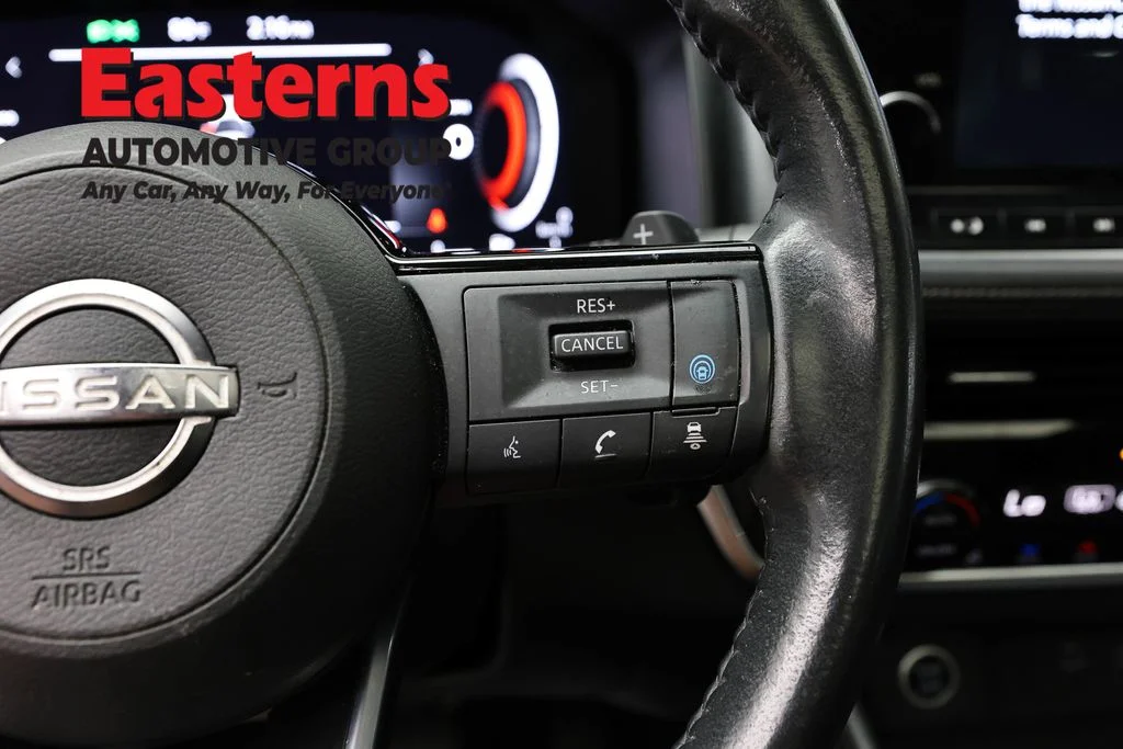 Used 2023 Blue Nissan Platinum image 16