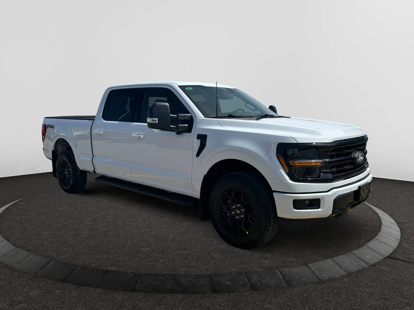 New 2026 Oxford White Ford XLT image 7