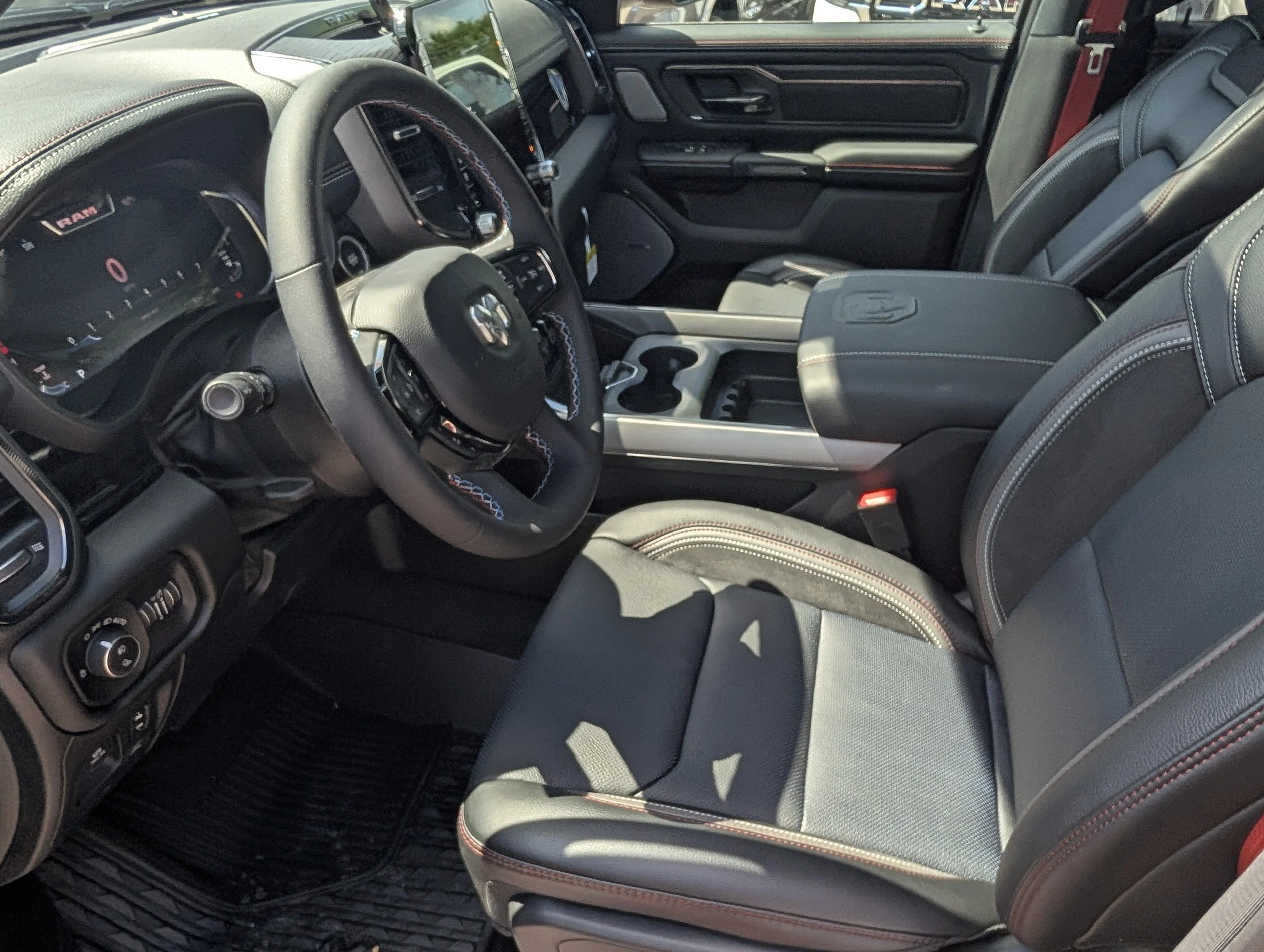 New 2026 Molten Red Pearl-Coat Exterior Paint RAM Laramie image 11