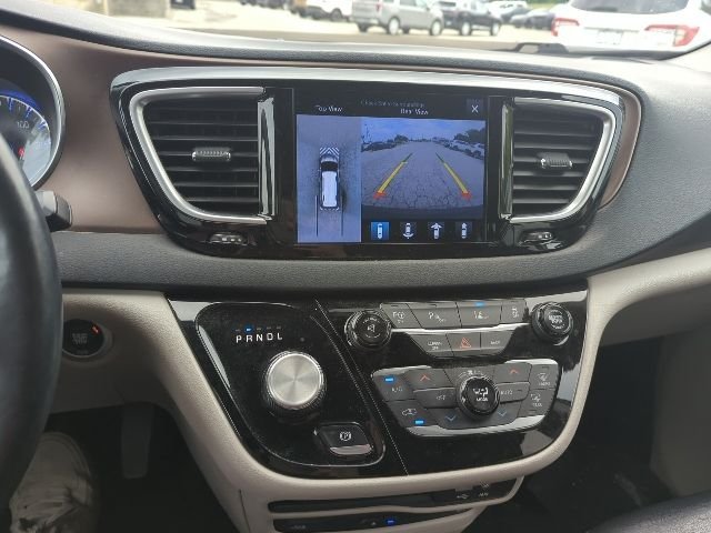 Used 2017 Brilliant Black Crystal Pearlcoat Chrysler Touring L Plus image 9