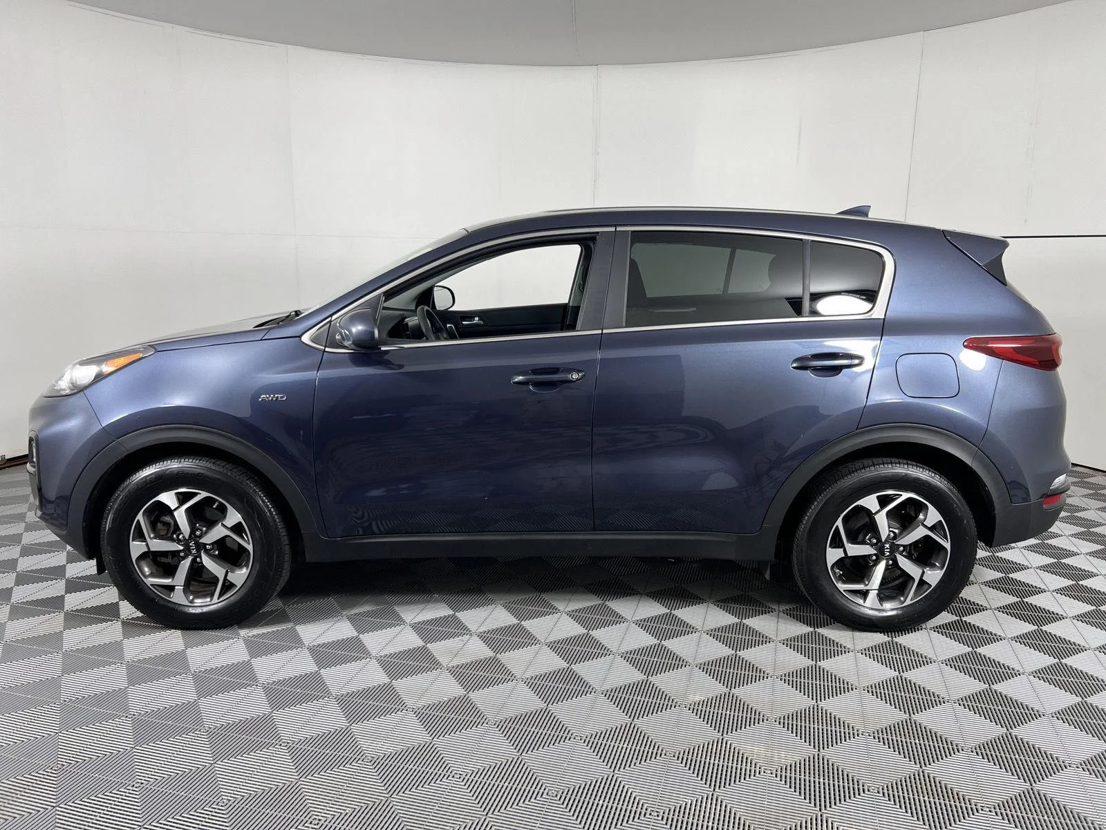 Used 2022 Pacific Blue Kia LX image 7