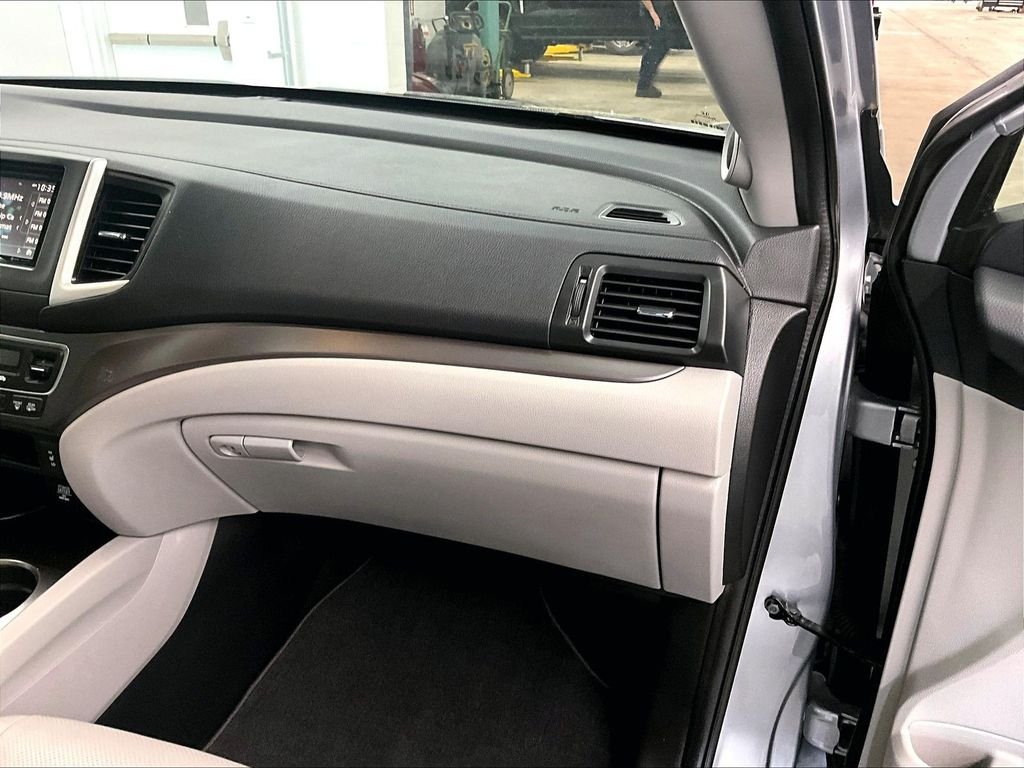 Used 2019 Silver Honda RTL image 13