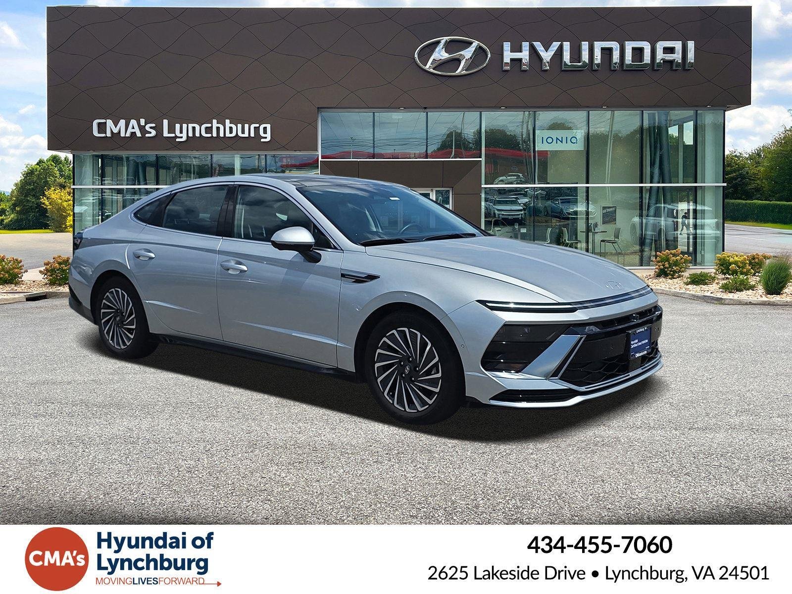 Used 2025 Aero Silver Hyundai Limited image 3