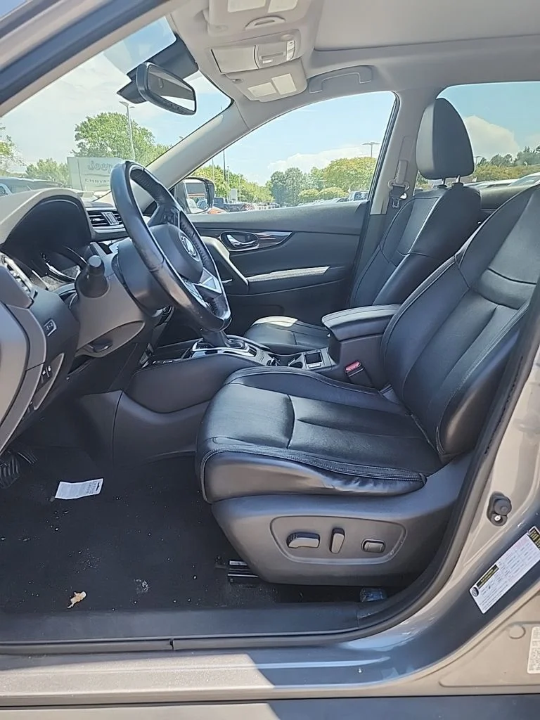 Used 2018 Gray Nissan SL image 17