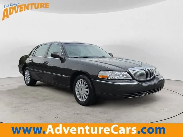 2005 Lincoln Town Car Signature's photo