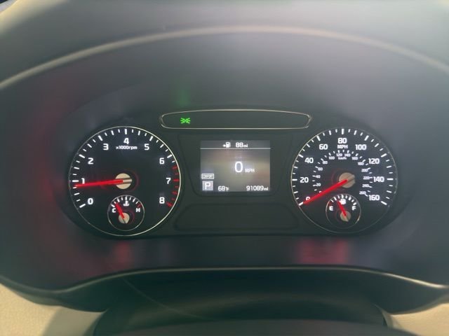 Used 2019 Purple Kia LX image 28