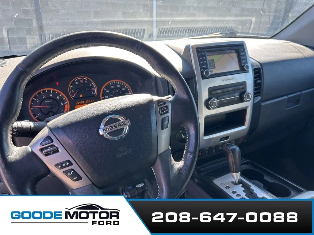 Used 2014 Cayenne Red Nissan PRO-4X image 6