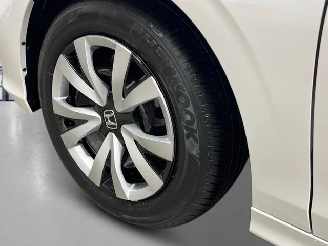 New 2026 Platinum White Pearl Honda LX image 10