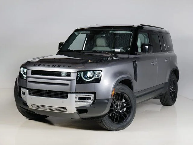 2023 Land Rover Defender SE's photo