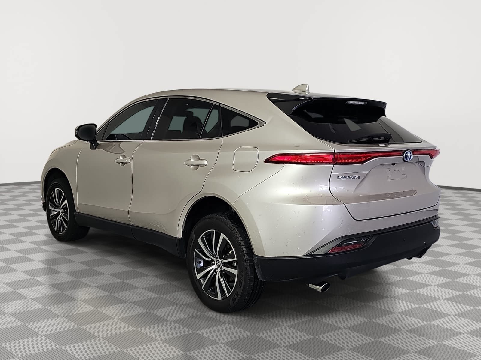Used 2023 Silver Toyota LE image 6