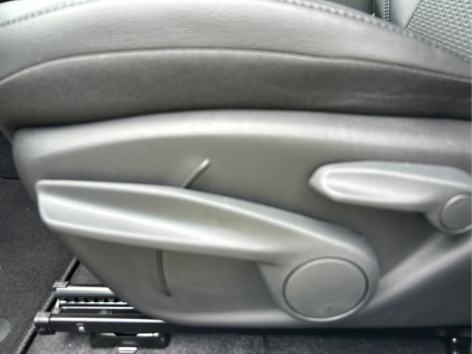 New 2026 Bright White Clearcoat Jeep Latitude image 10