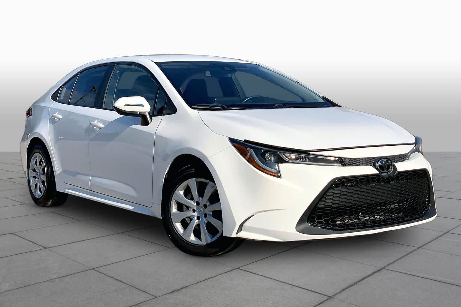 Used 2022 White Toyota LE image 3
