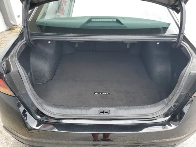2025 Nissan Altima SV - Photo 6