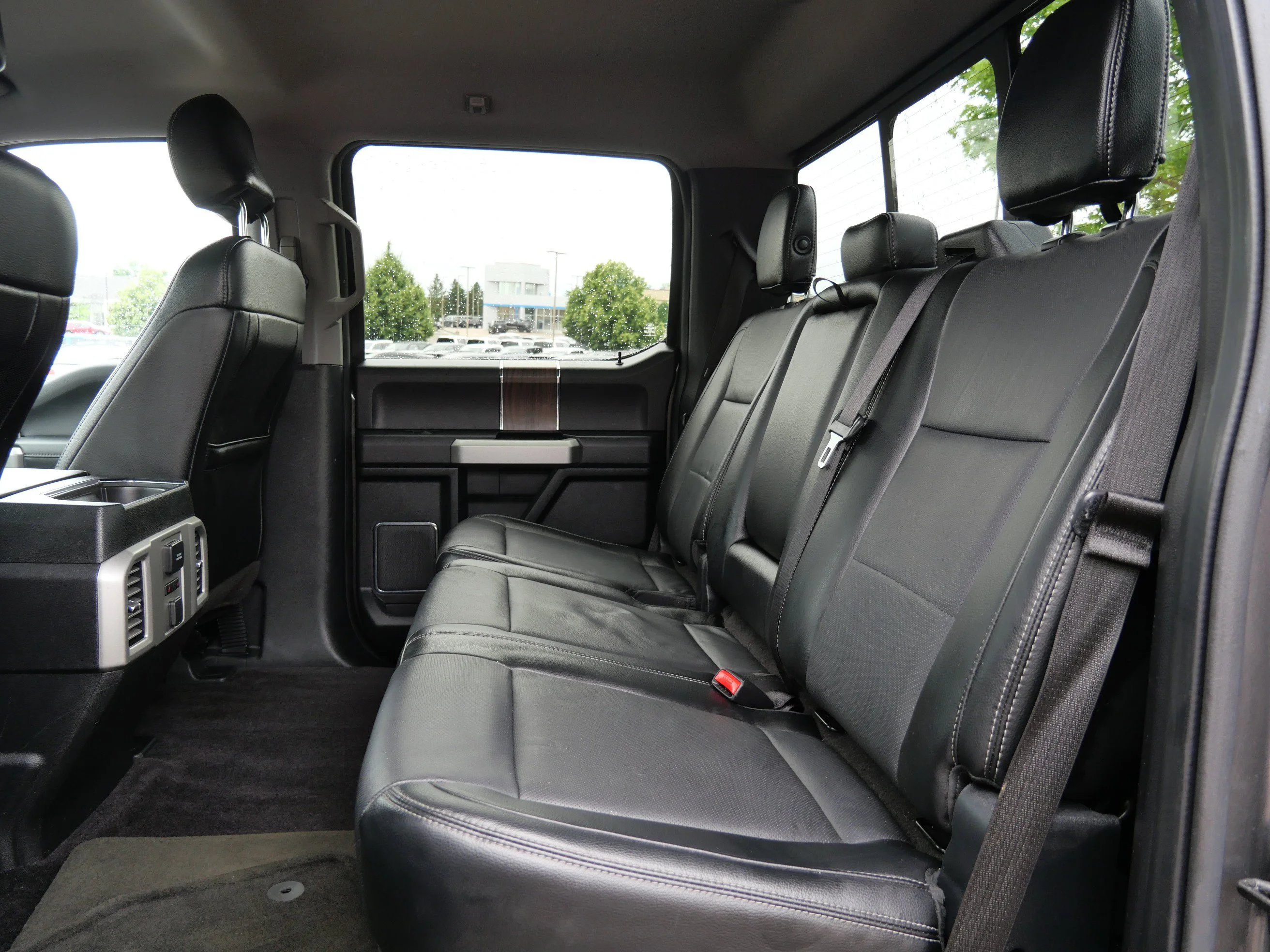 Used 2015 Magnetic Metallic Ford Lariat image 13