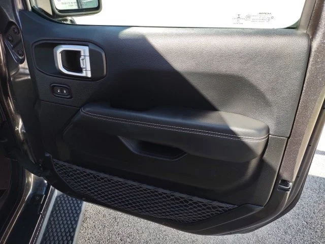 Certified Used 2019 Granite Crystal Clearcoat Metallic Jeep Unlimited Sahara image 25