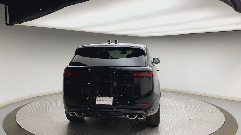 New 2026 Santorini Black Land Rover Dynamic SE image 3