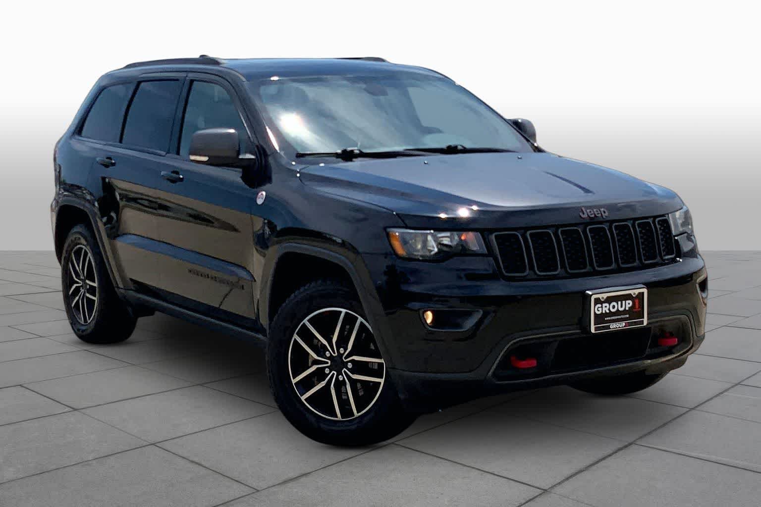 Used 2019 Diamond Black Crystal Pearlcoat Jeep Trailhawk image 3
