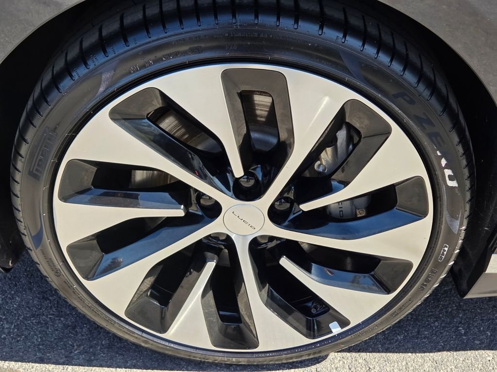 Used 2022  Lucid Grand Touring image 10