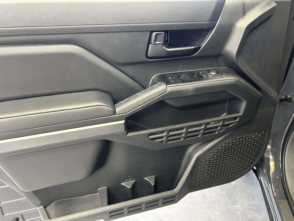 Used 2025  Toyota SR5 image 18