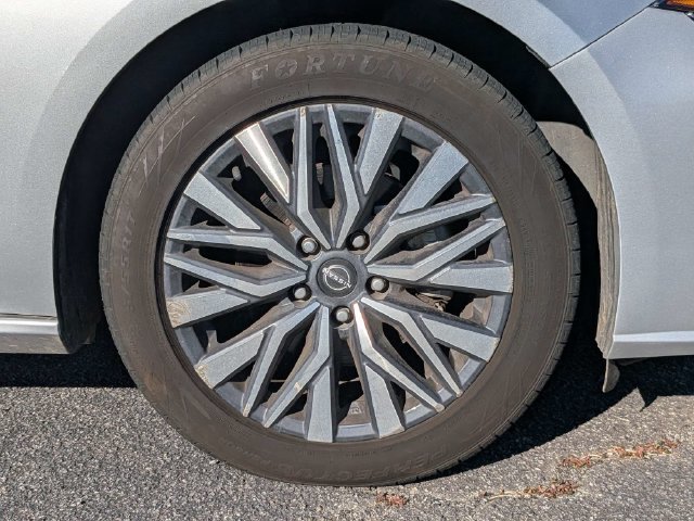 Used 2024 Silver Nissan 2.5 SV image 10