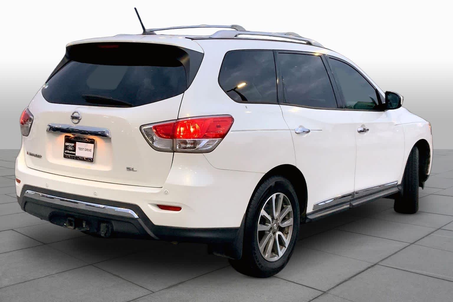 Used 2014 Moonlight White Nissan SL image 12