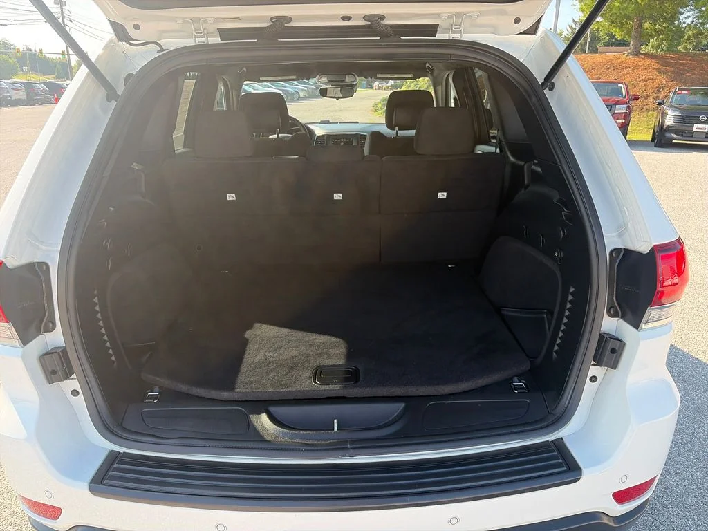 Used 2020 White Jeep Laredo E image 22
