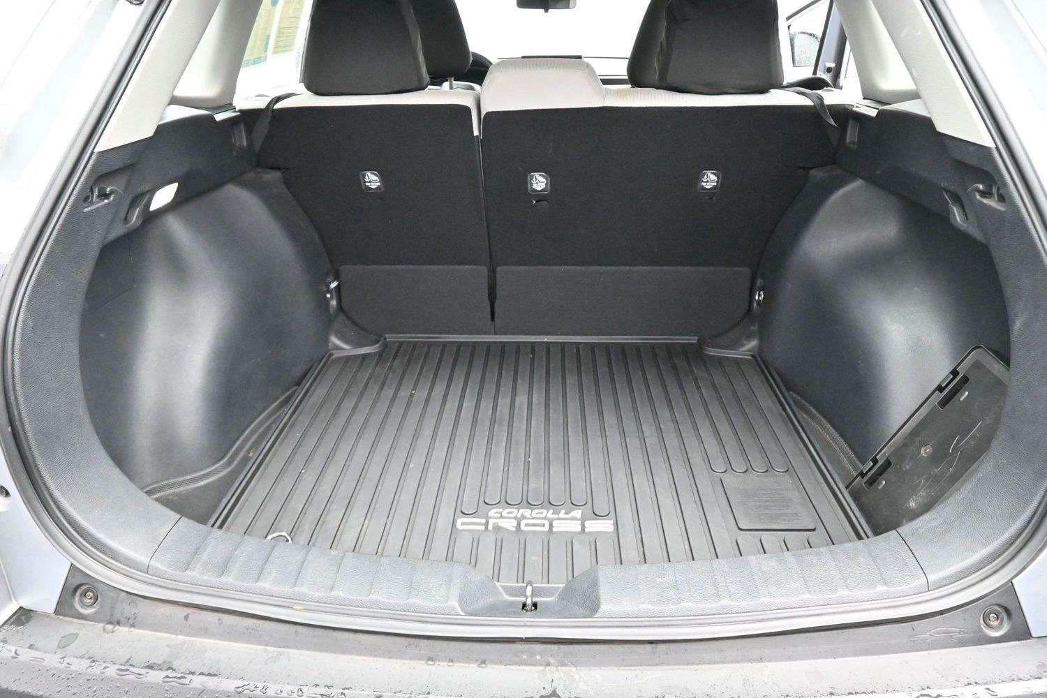 Used 2024 Sonic Silver Toyota L image 9