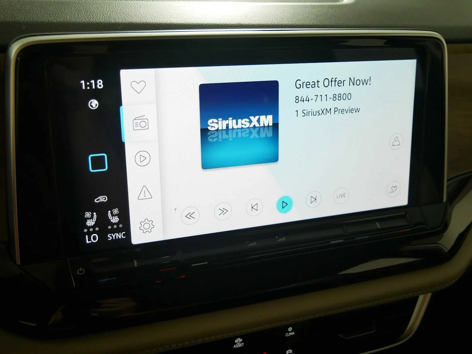Used 2025  Volkswagen 2.0T SE image 22