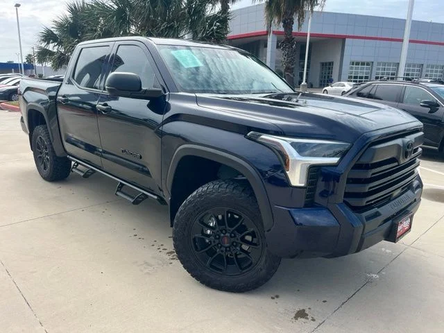 Used 2025  Toyota SR5 image 1