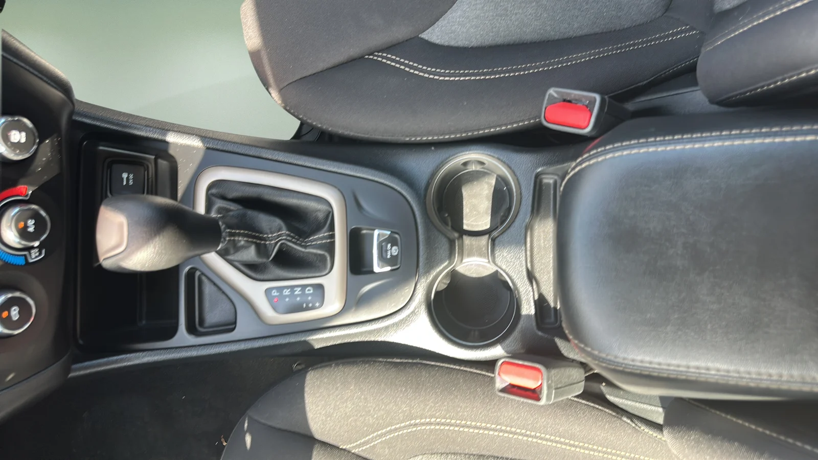 Used 2018 Black Jeep Latitude image 13