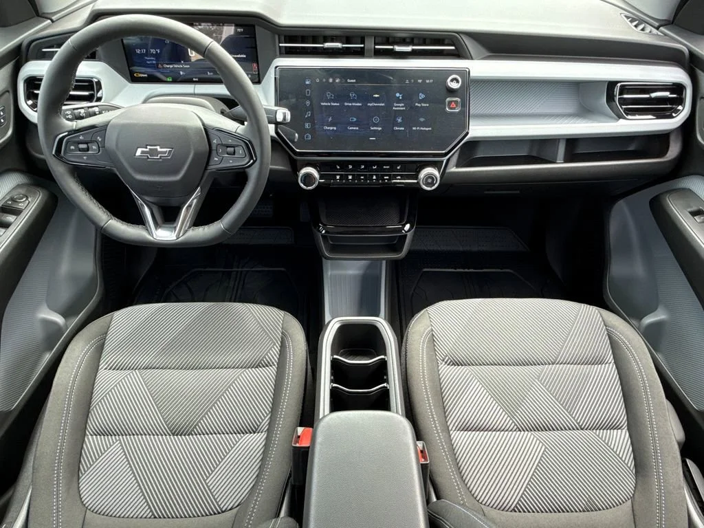 New 2027 Summit White Chevrolet LT image 13