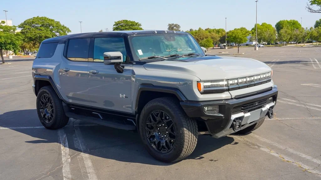 Used 2025 Meteorite Metallic (Grey) GMC 2X image 8