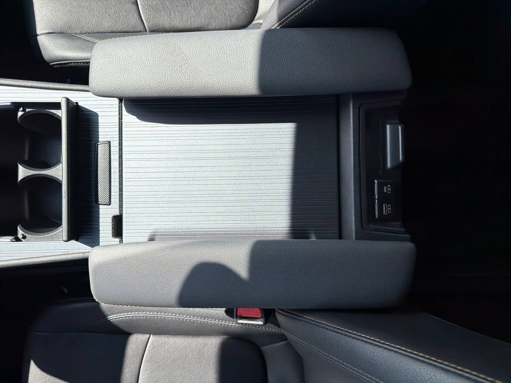 2024 Toyota Sienna Woodland Edition - Photo 21