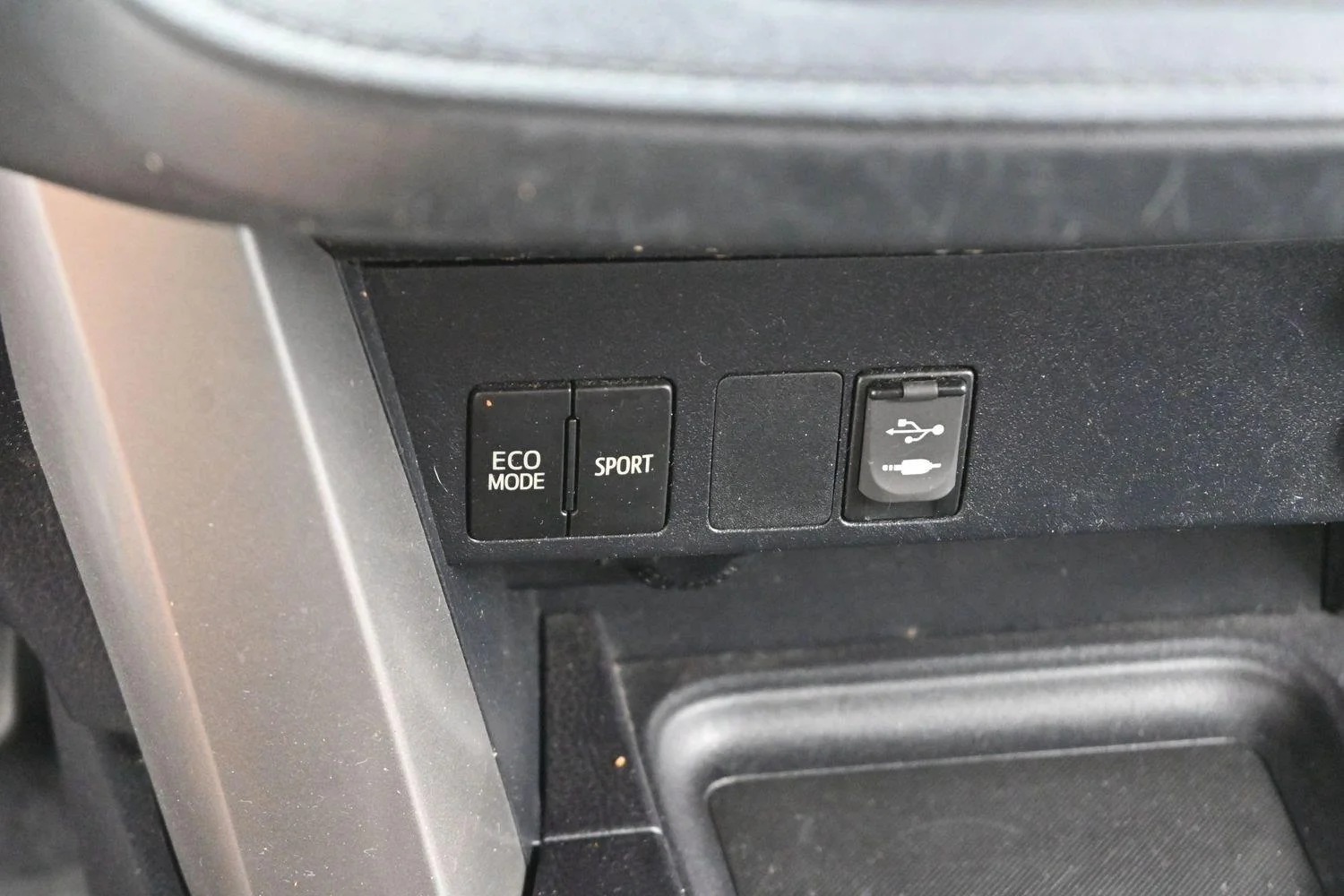 Used 2018 Black Toyota LE image 24