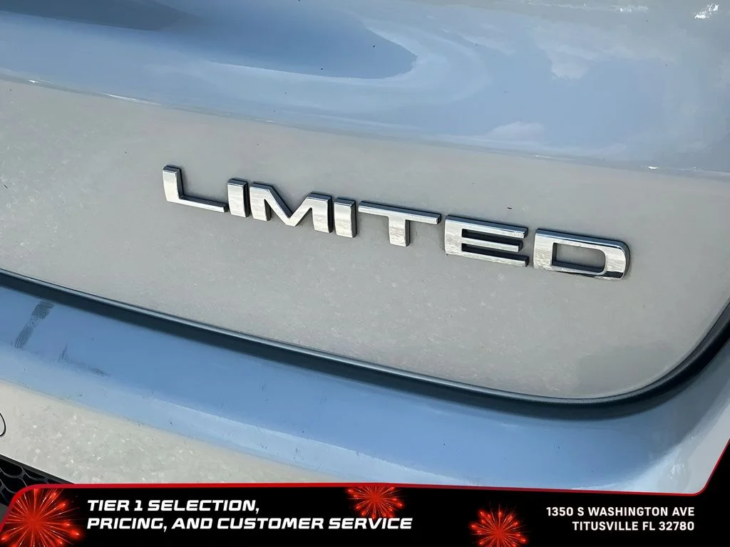 Used 2025 Silver Jeep Limited image 34