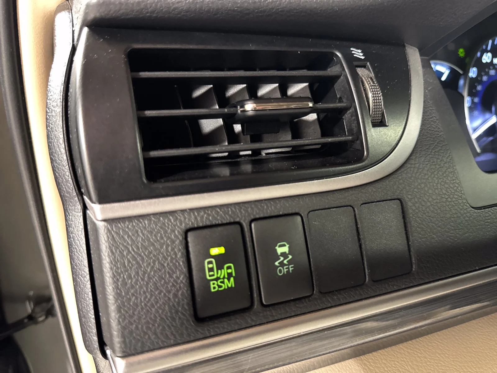 Used 2014 Cypress Pearl Toyota XLE image 14