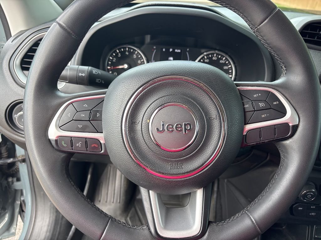Used 2018 Gray Jeep Latitude image 13