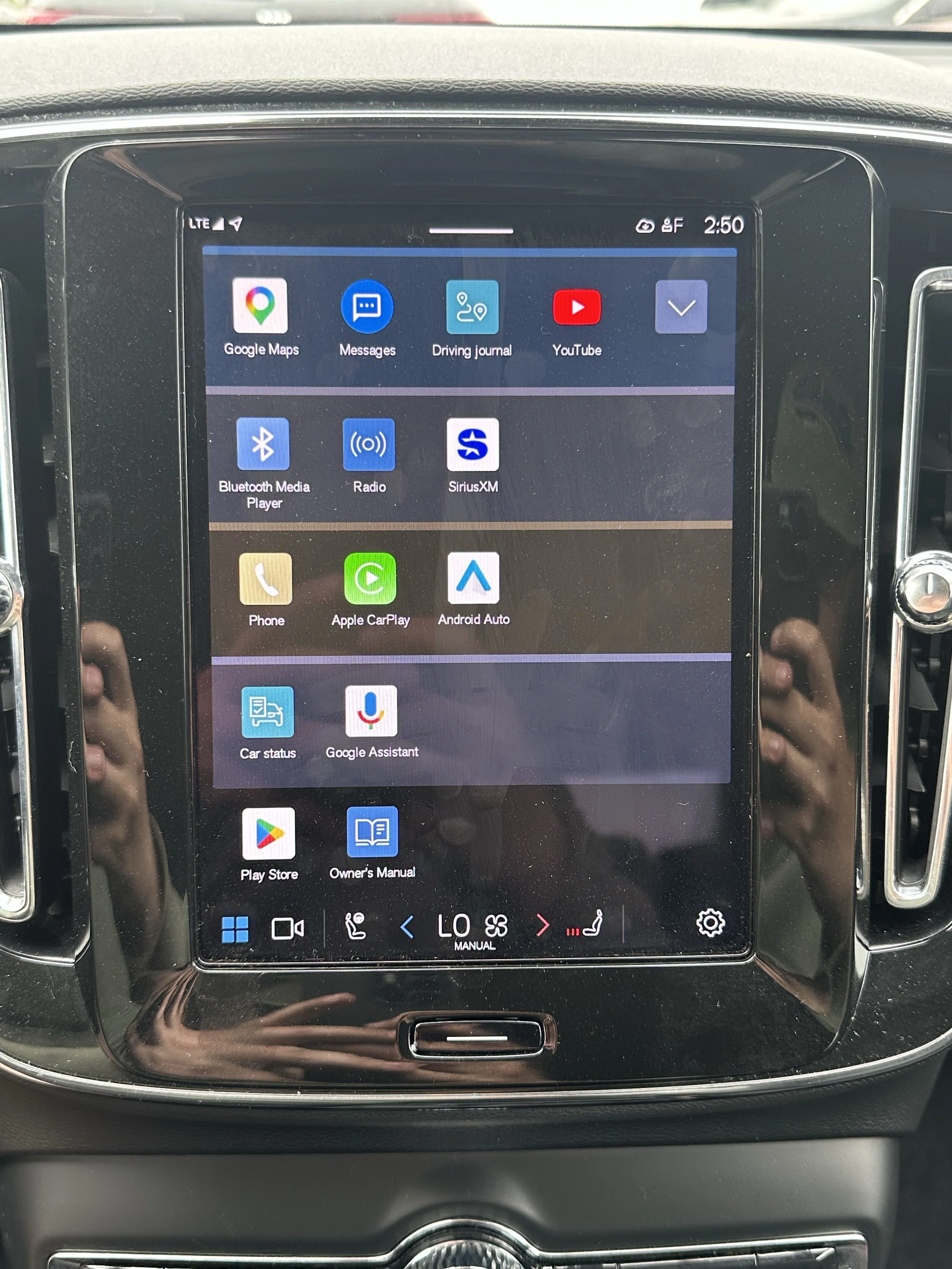 Certified Used 2025  Volvo Core Bright Theme image 14