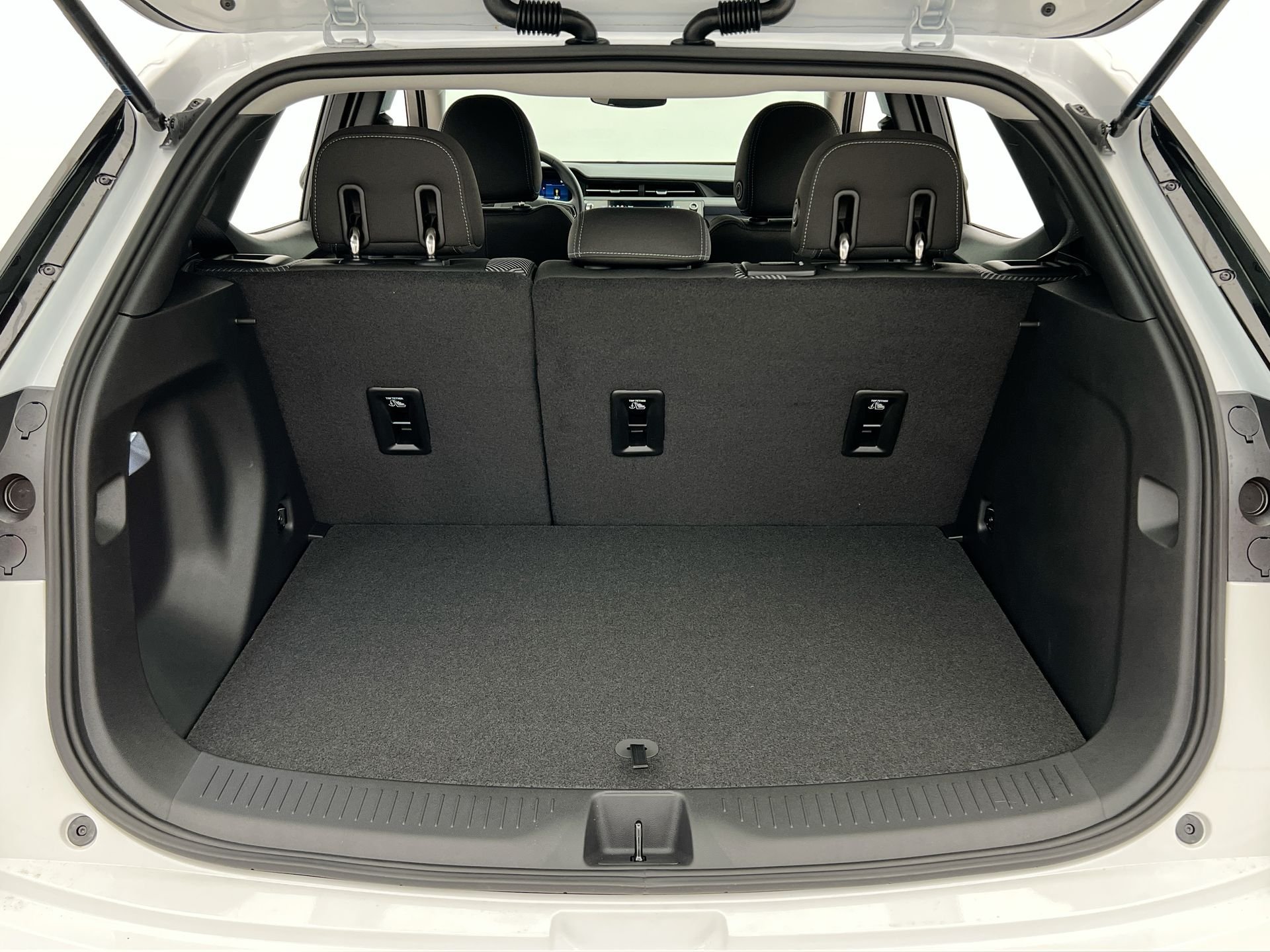 New 2027 Summit White Chevrolet LT image 76