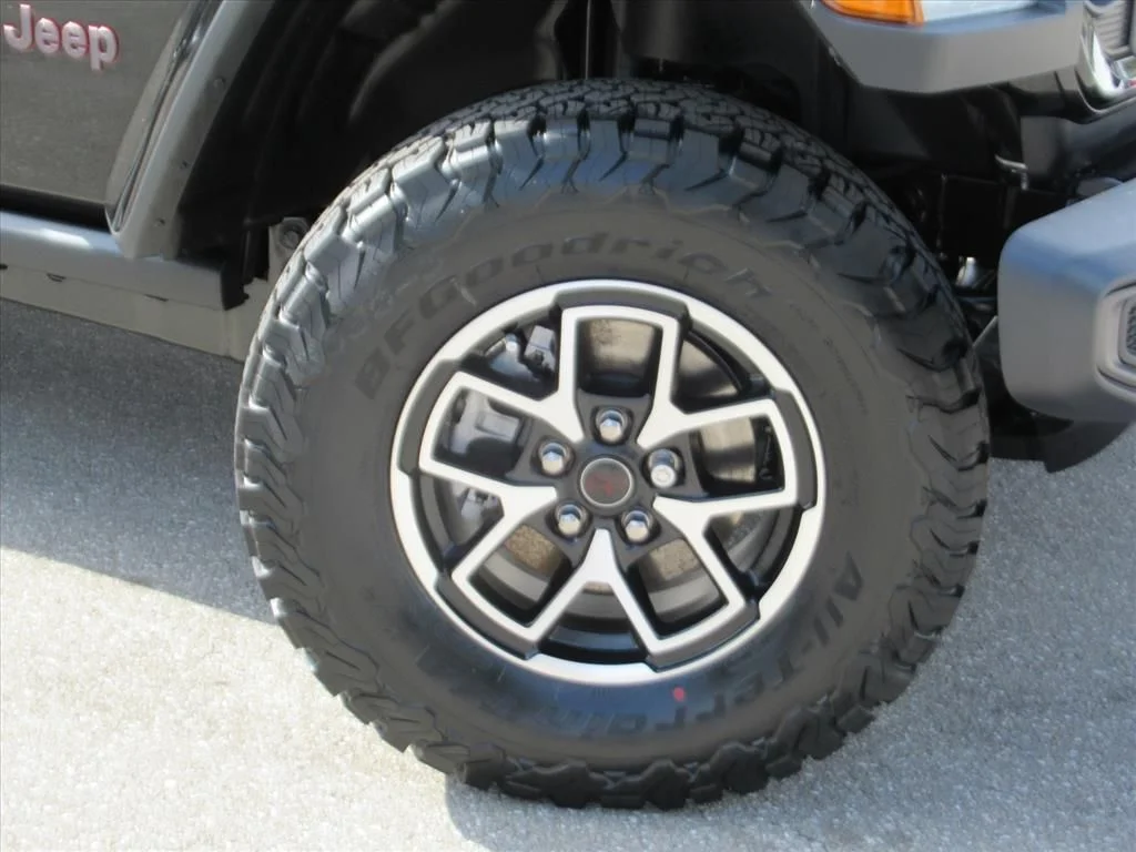 New 2026 Black Clear-Coat Exterior Paint Jeep Rubicon image 7