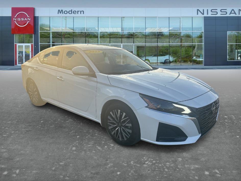 Used 2023 Pearl White Tricoat Nissan 2.5 SV image 3