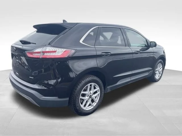 Used 2024 Black Ford SEL image 6