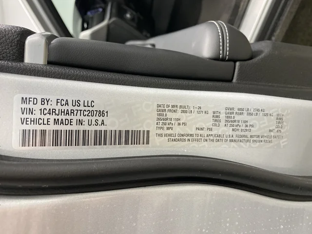 New 2026 Silver Zynith Exterior Paint Jeep Altitude image 41