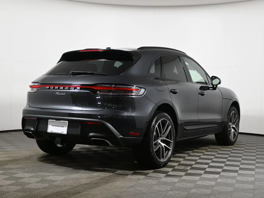 2026 Porsche Macan T - Photo 7