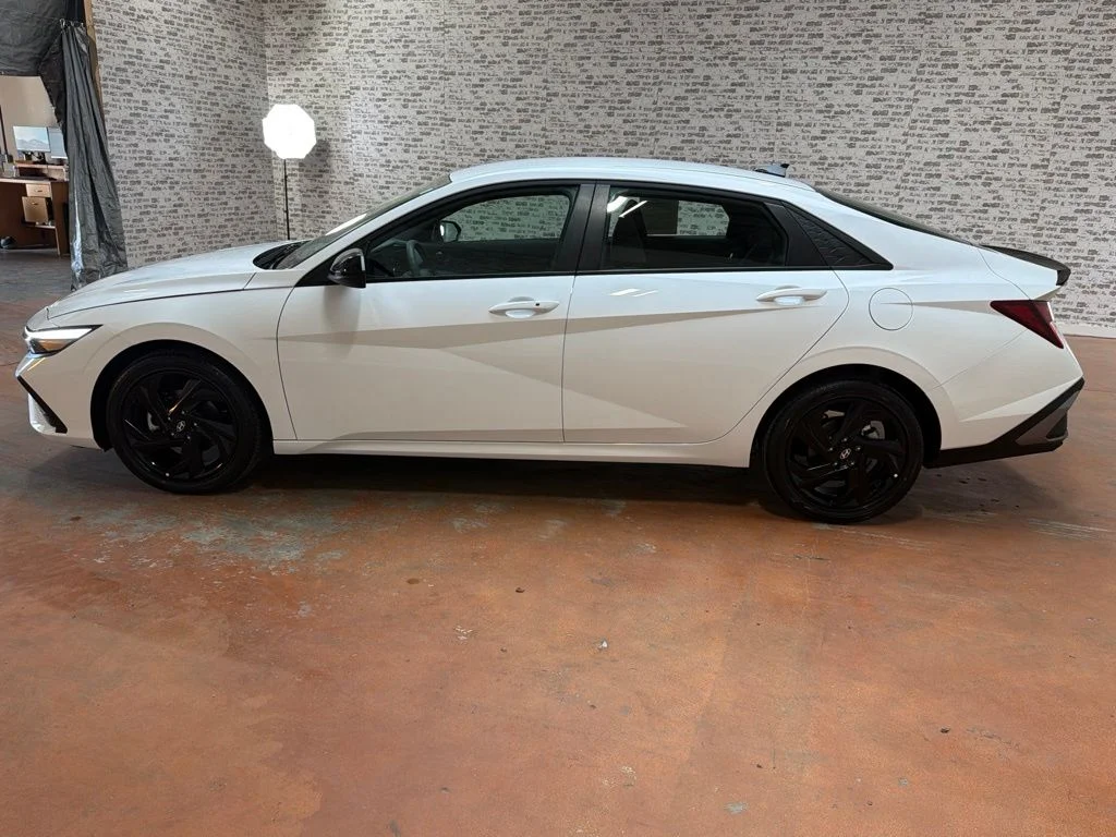 Used 2026 Serenity White Hyundai SEL Sport image 4
