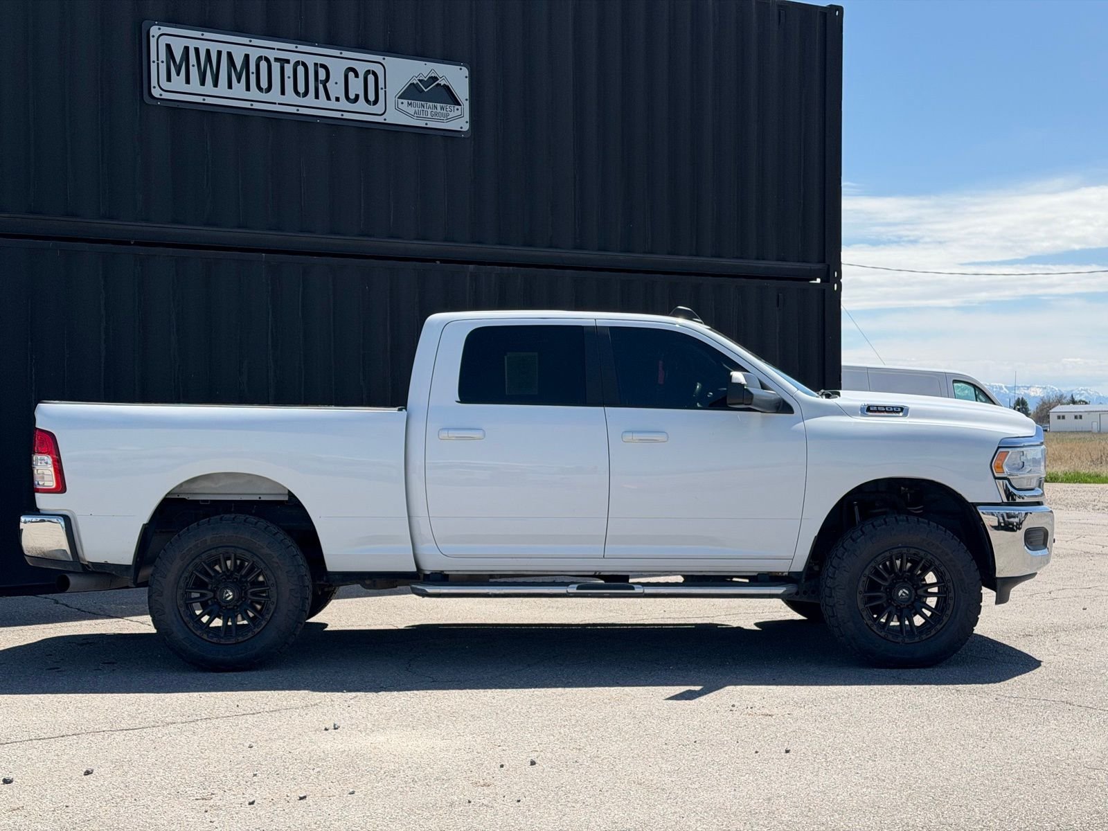 View vehicle photo 6