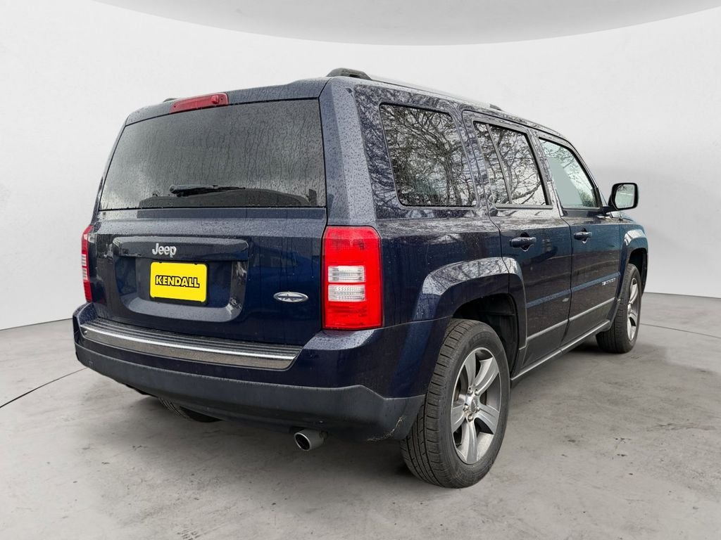 Used 2016 Blue Jeep Latitude image 4