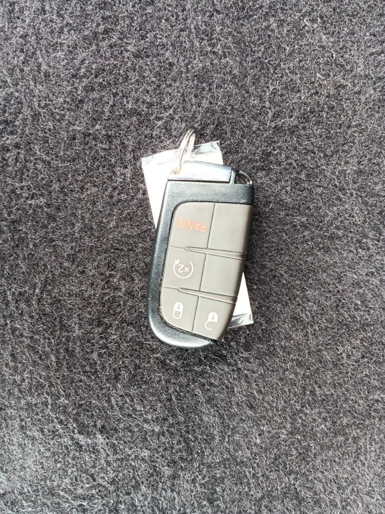 Used 2022 Redline Pearlcoat Jeep Limited image 40
